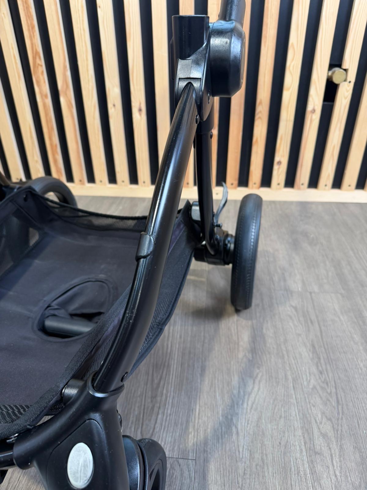PRE LOVED egg2 Chassis - Black