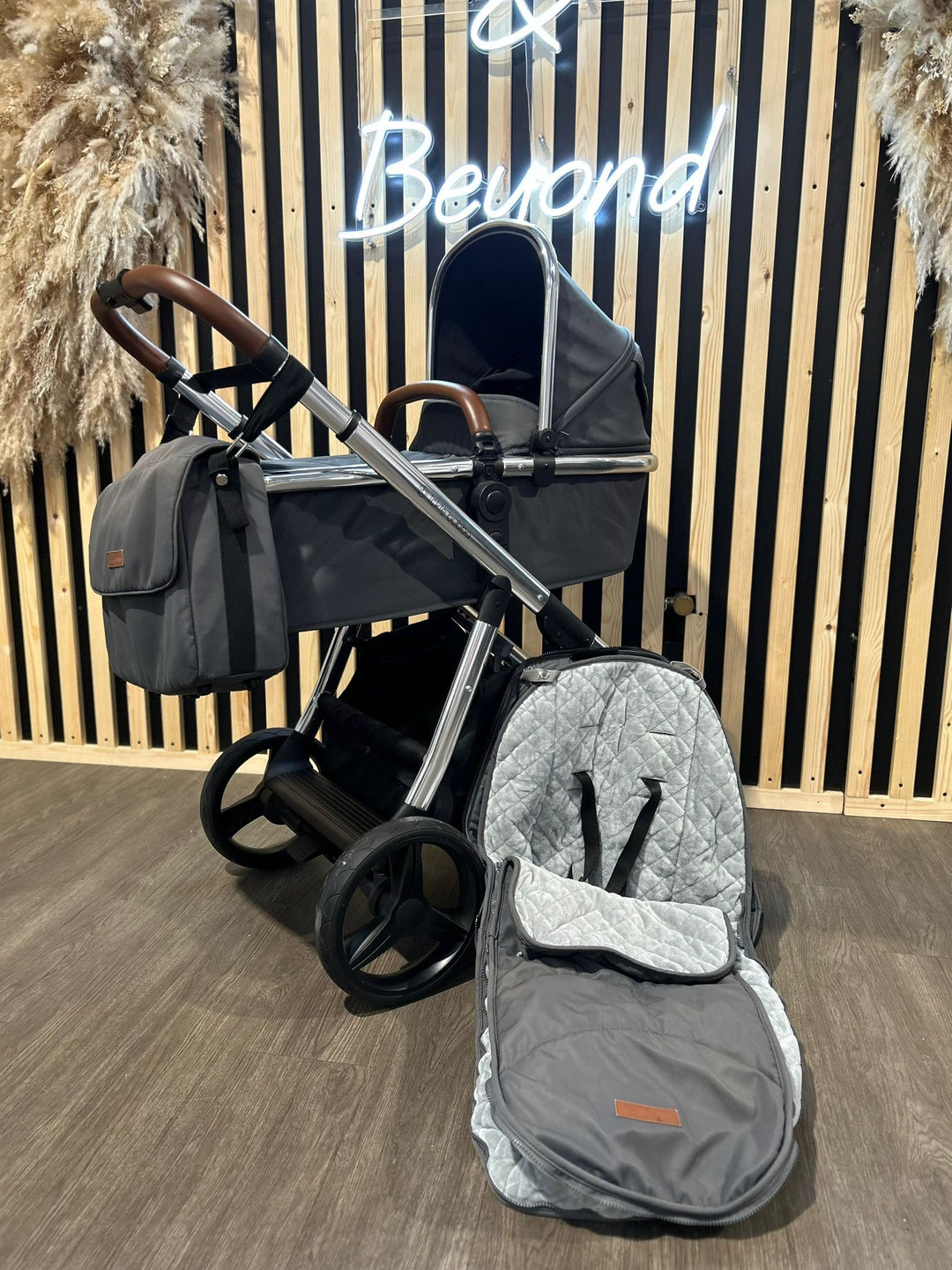 PRE LOVED Ickle Bubba Eclipse 2in1 Pushchair & Carrycot - Grey