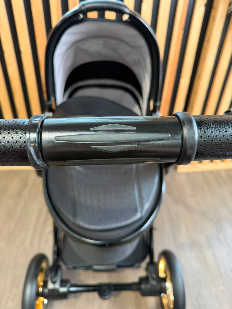 PRE LOVED egg2 Travel System - Jurassic Gold