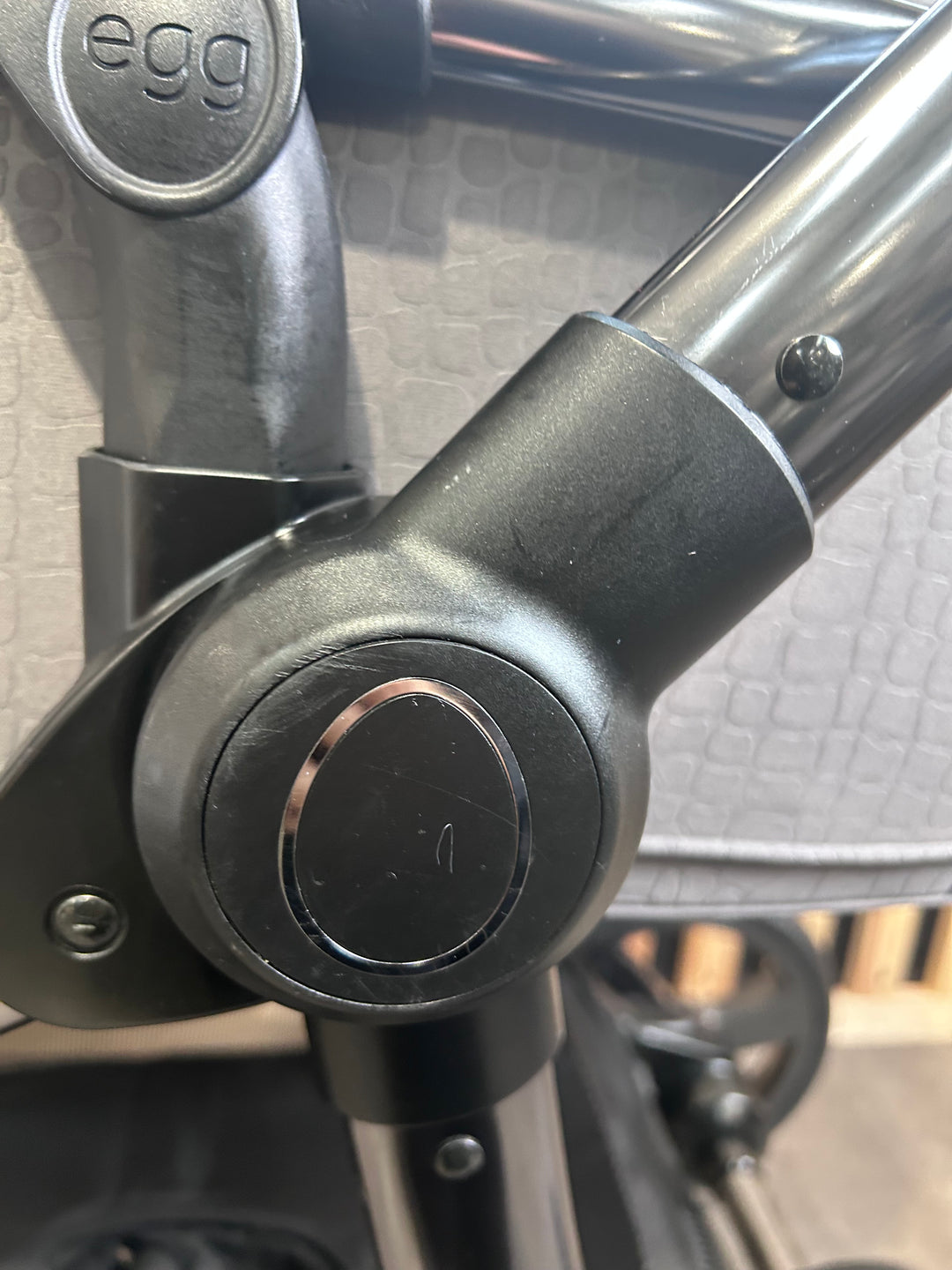 PRE LOVED egg2 Travel System - Jurassic Grey