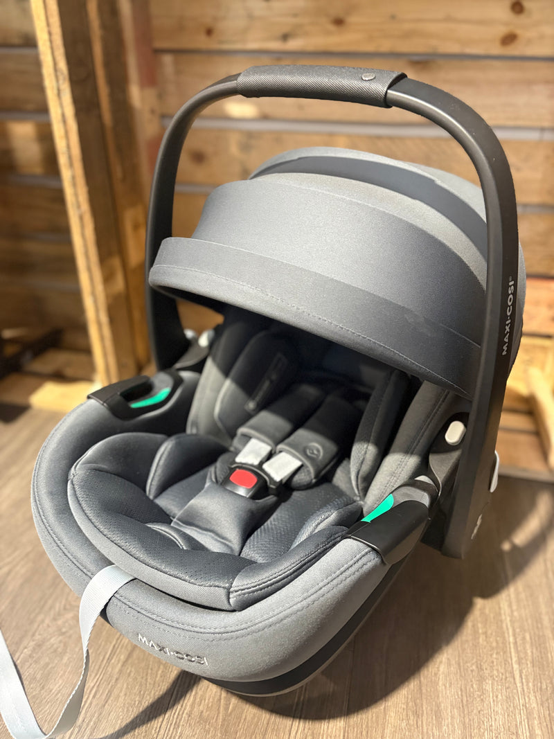 EX DISPLAY Maxi-Cosi Pebble 360 Pro2 Car Seat - Twillic Graphite