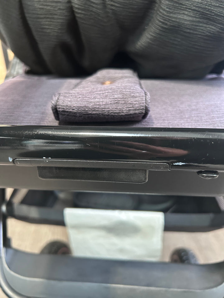 PRE LOVED Venicci Tinum 2.0 2-in-1 Travel System - SE Stylish Black