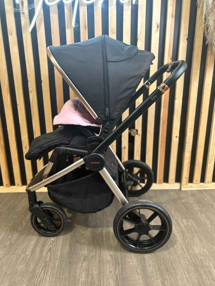 PRE LOVED Zummi Solo Travel System - Black & Rose Gold