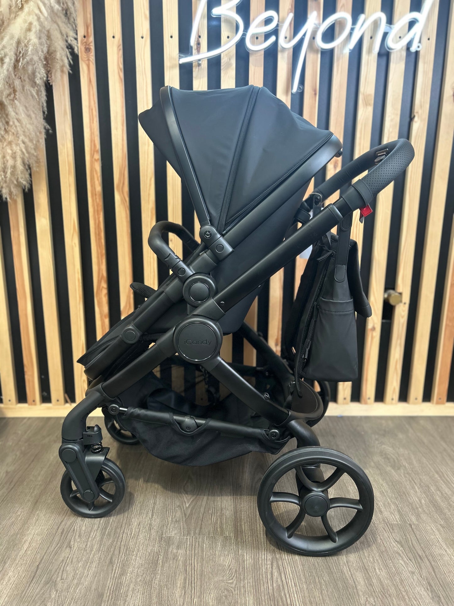 EX DISPLAY iCandy Peach 7 Travel System Bundle - Studio