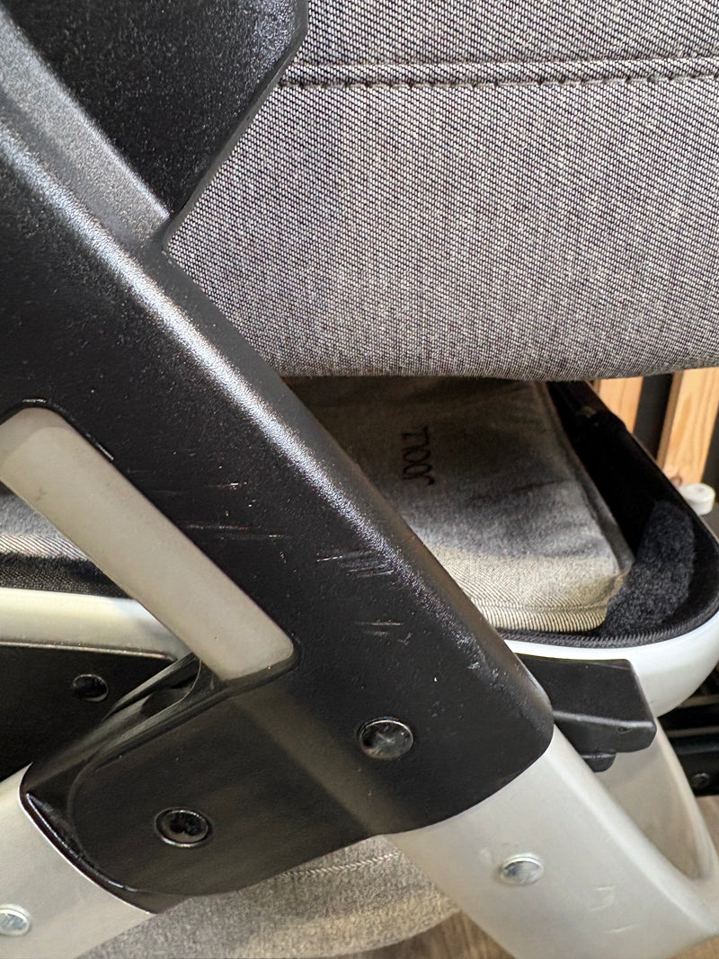 PRE LOVED Joolz Geo Duo Pram - Greige