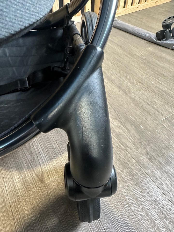 PRE LOVED iCandy Peach 7 Travel System - Dark Grey