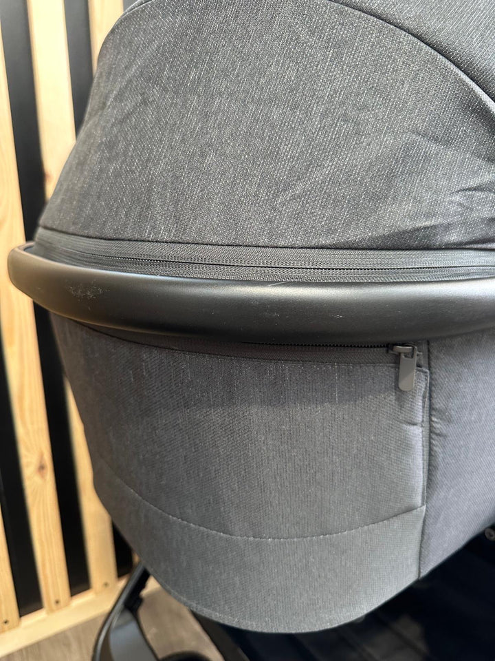 PRE LOVED Venicci Tinum Edge Travel System - Charcoal