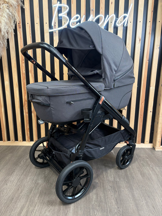 PRE LOVED Inglesina Aptica XT Travel System - Tiaga Green