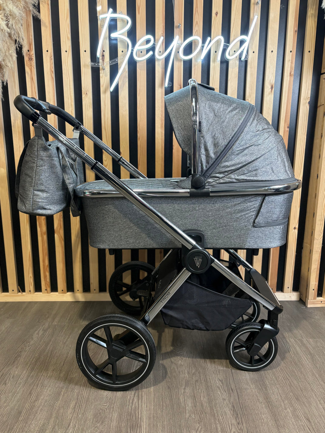 PRE LOVED Venicci Tinum 2.0 Travel System - Rock Graphite
