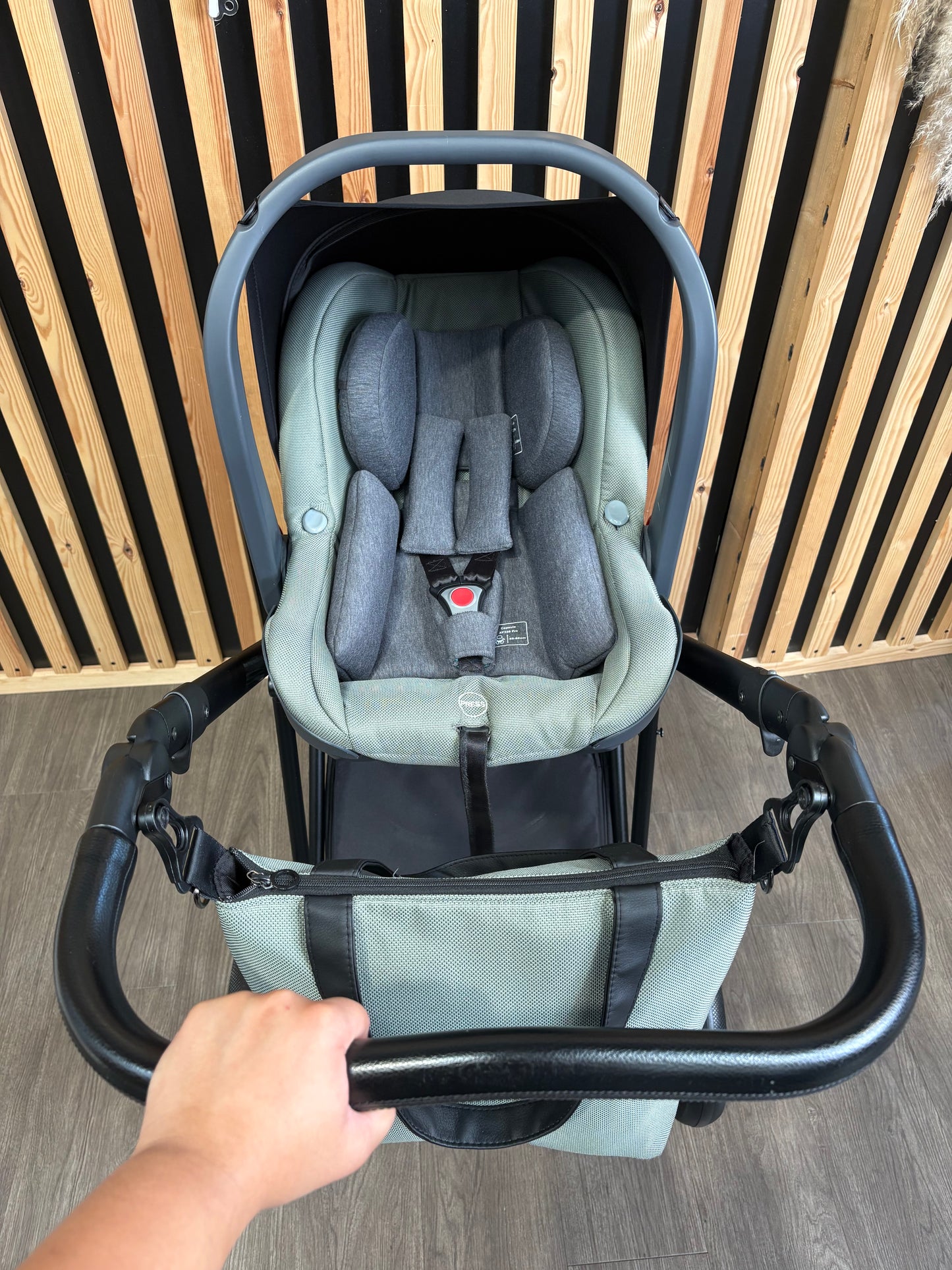 PRE LOVED Babystyle Prestige Vogue Travel System - Eden