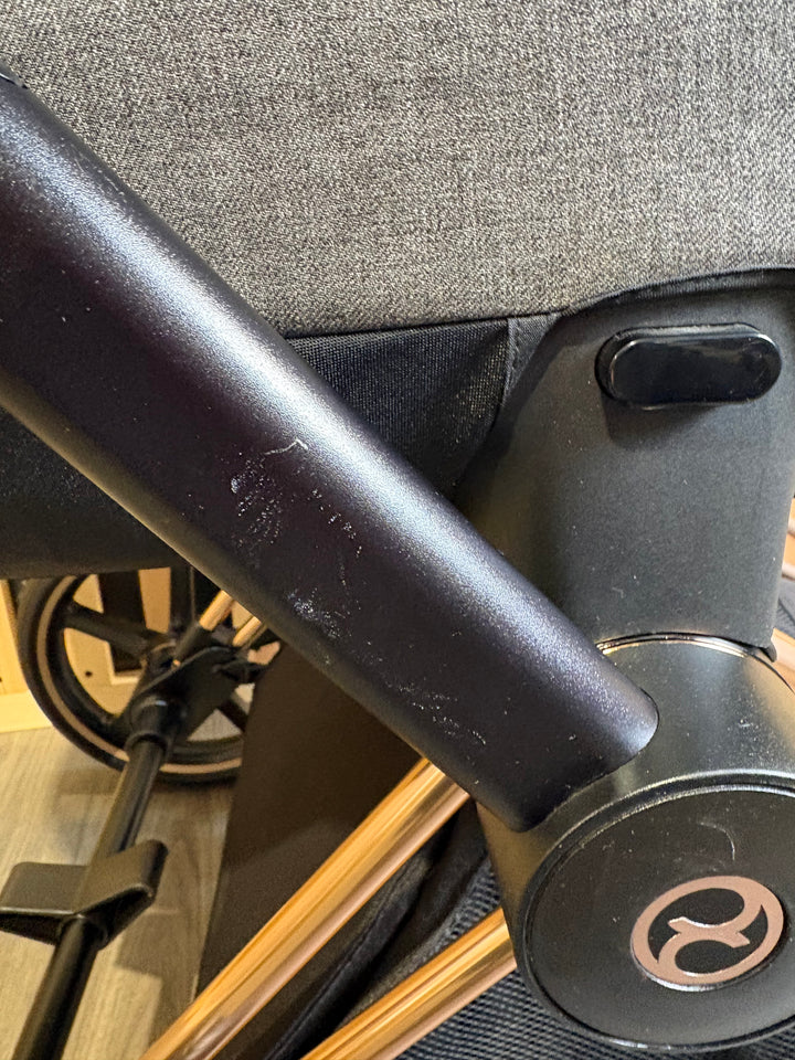 PRE LOVED Cybex Priam Travel System - Manhattan Grey/Rose Gold Including Isofix 360 Base