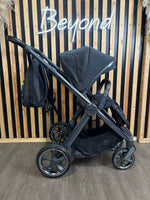 PRE LOVED Babystyle Oyster4 Travel System - Carbonite