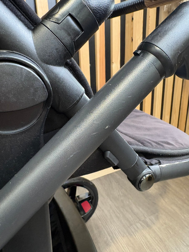 PRE LOVED Silver Cross Wave Double Pushchair - Onyx