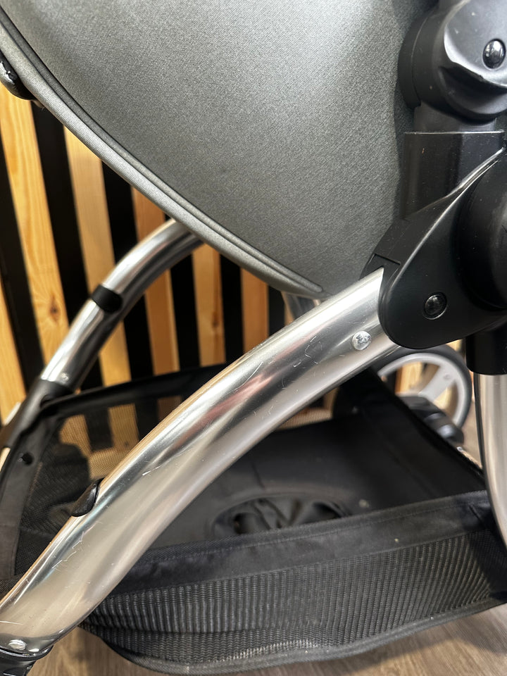 PRE - LOVED egg2 Monument Grey Travel system