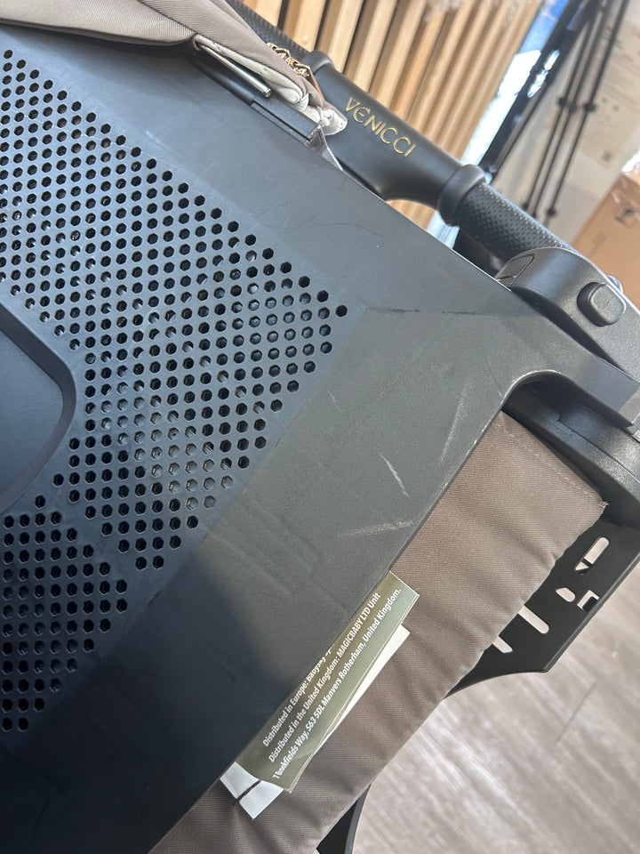 EX DISPLAY Venicci Upline2 3-in-1 Travel System - Brownie