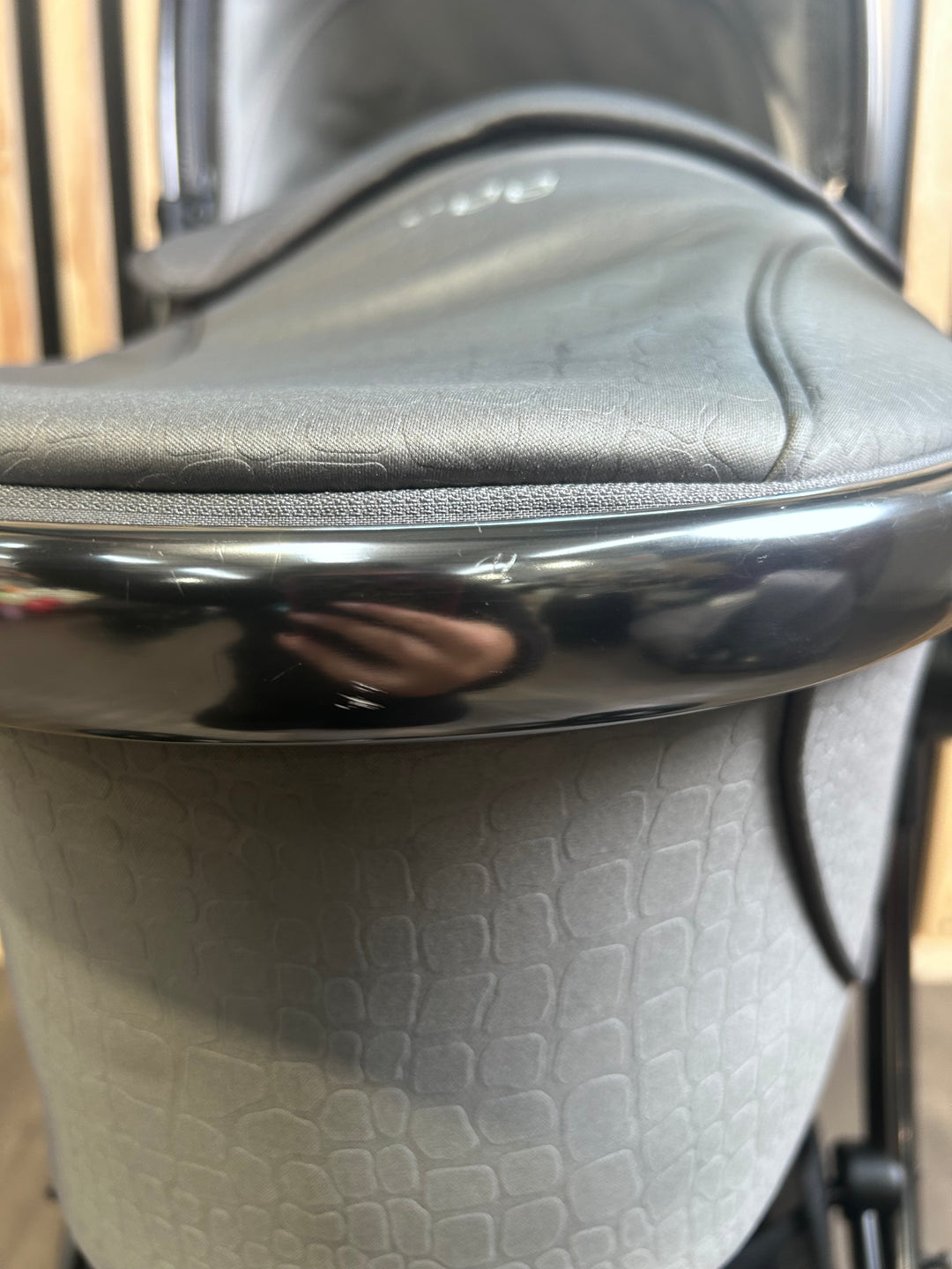 PRE LOVED egg2 Travel System - Jurassic Grey