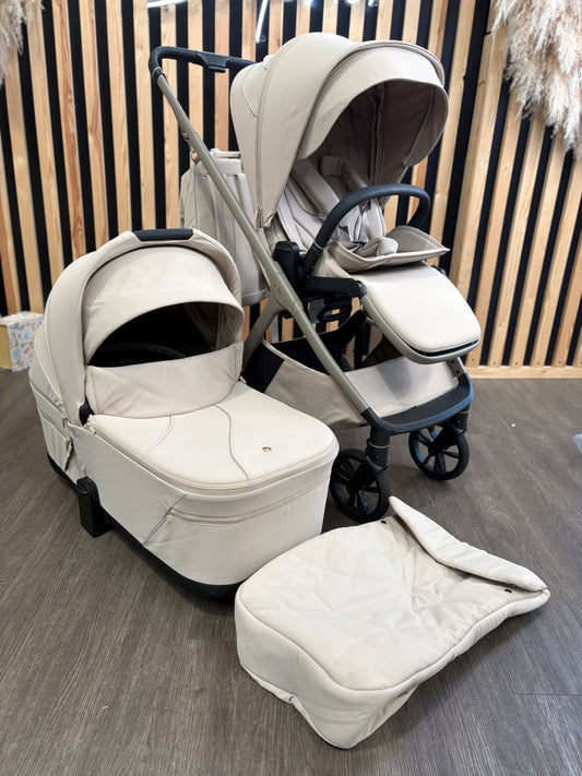 EX DISPLAY Venicci Tila Pram, Pushchair & Accessories - Latte