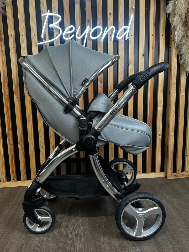PRE - LOVED egg2 Monument Grey Travel system