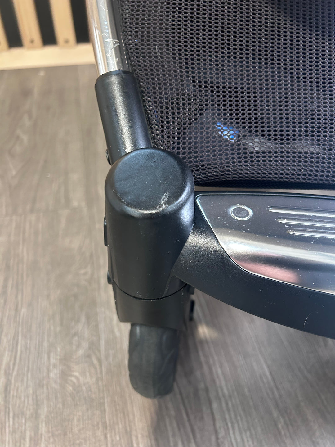 PRE LOVED Mamas & Papas Flip XT3 Travel System - Biscuit