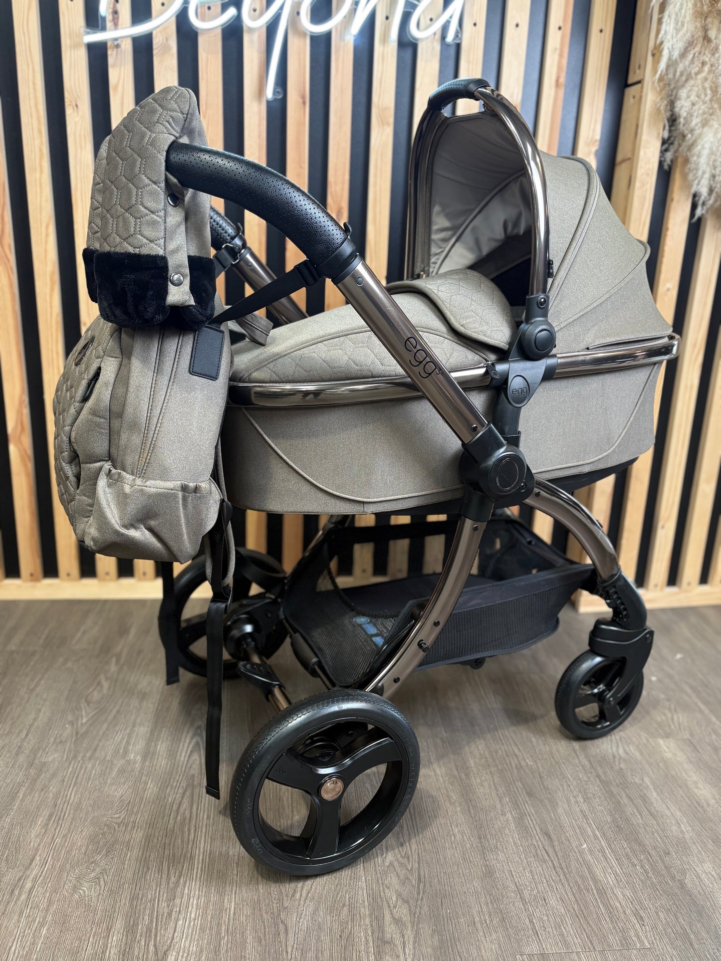 PRE LOVED egg3 Travel System - Mink