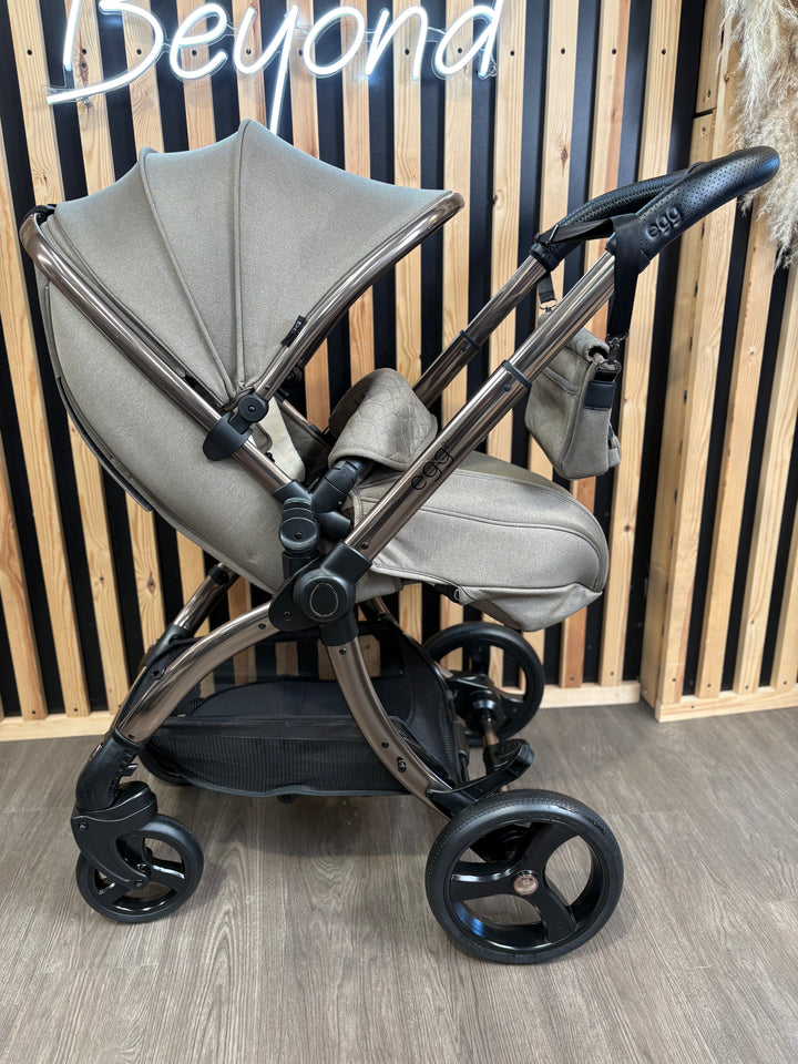PRE LOVED egg2 Travel System - Mink