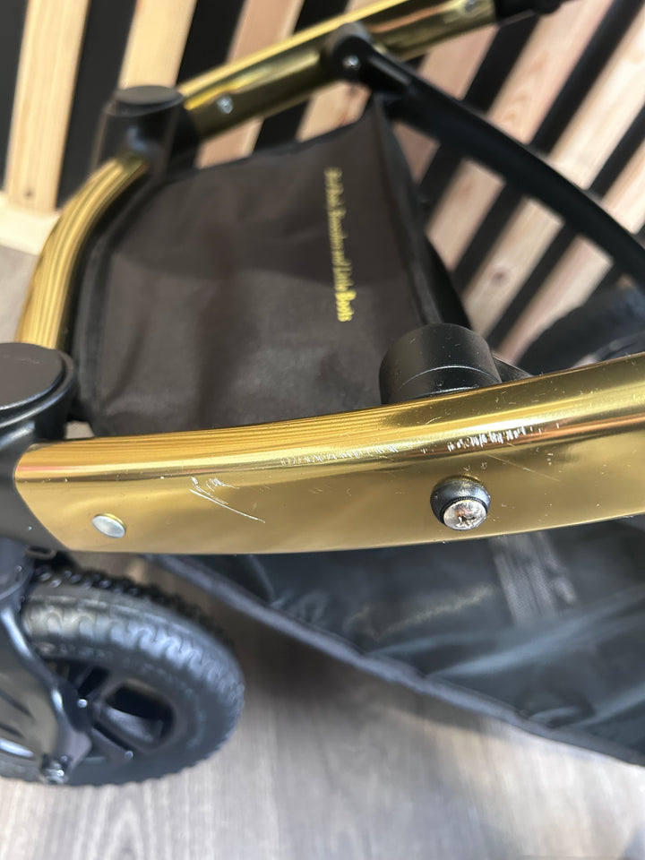 PRE LOVED Cosatto Wow 2 2in1 Travel System - Bureau