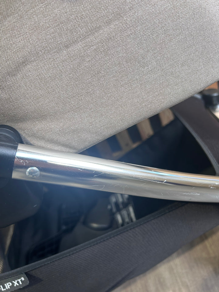 PRE LOVED Mamas & Papas Flip XT3 Travel System - Biscuit