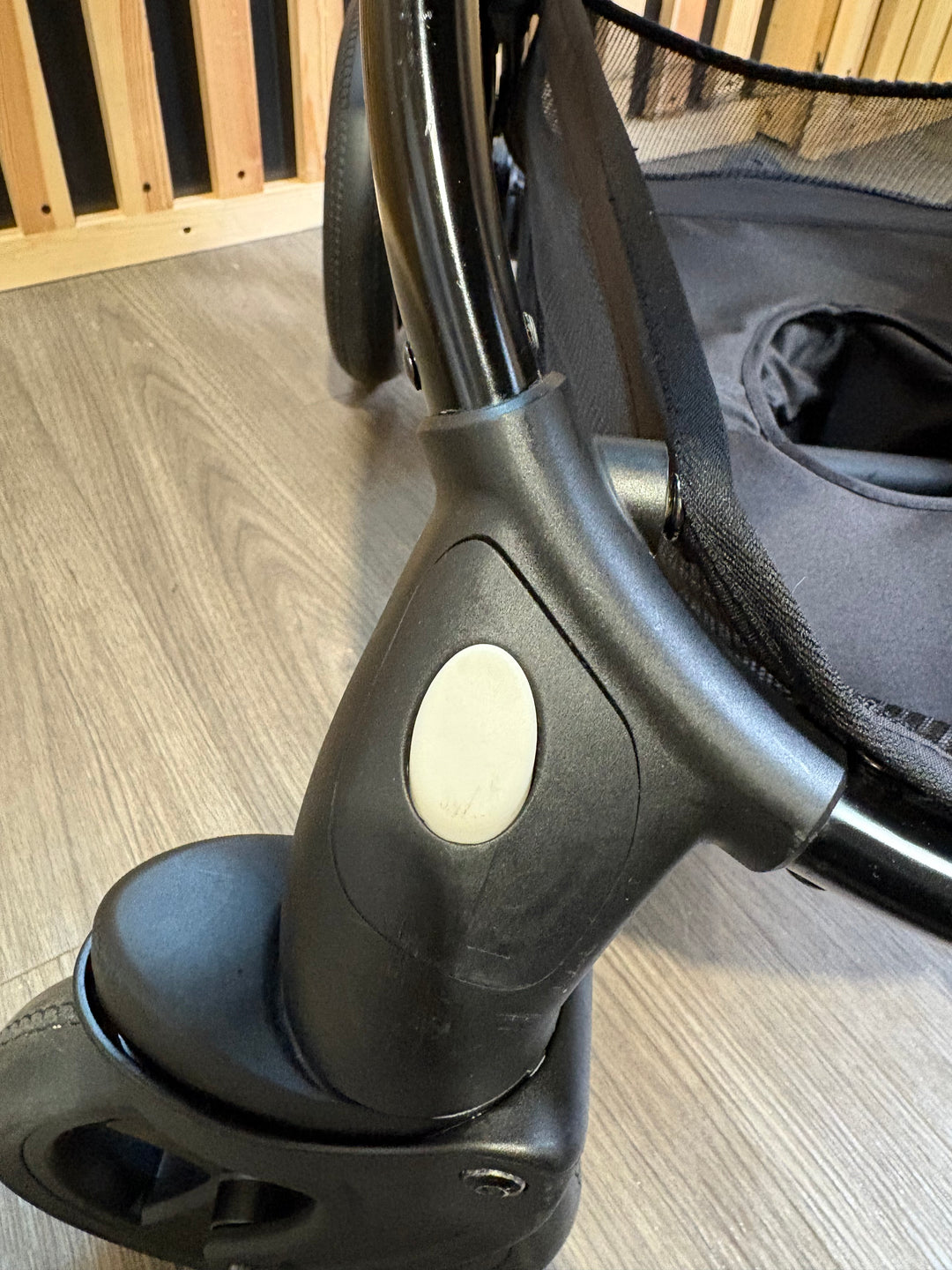 PRE LOVED egg2 Travel System - Just Black