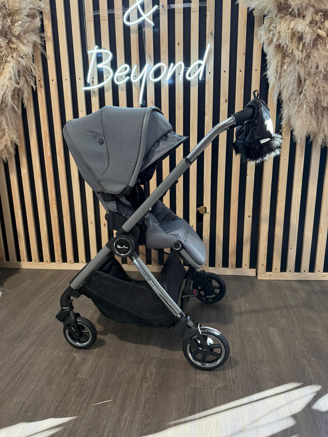 PRE LOVED Silver Cross Dune With First Bed Folding Carrycot & Accessories - Glacier