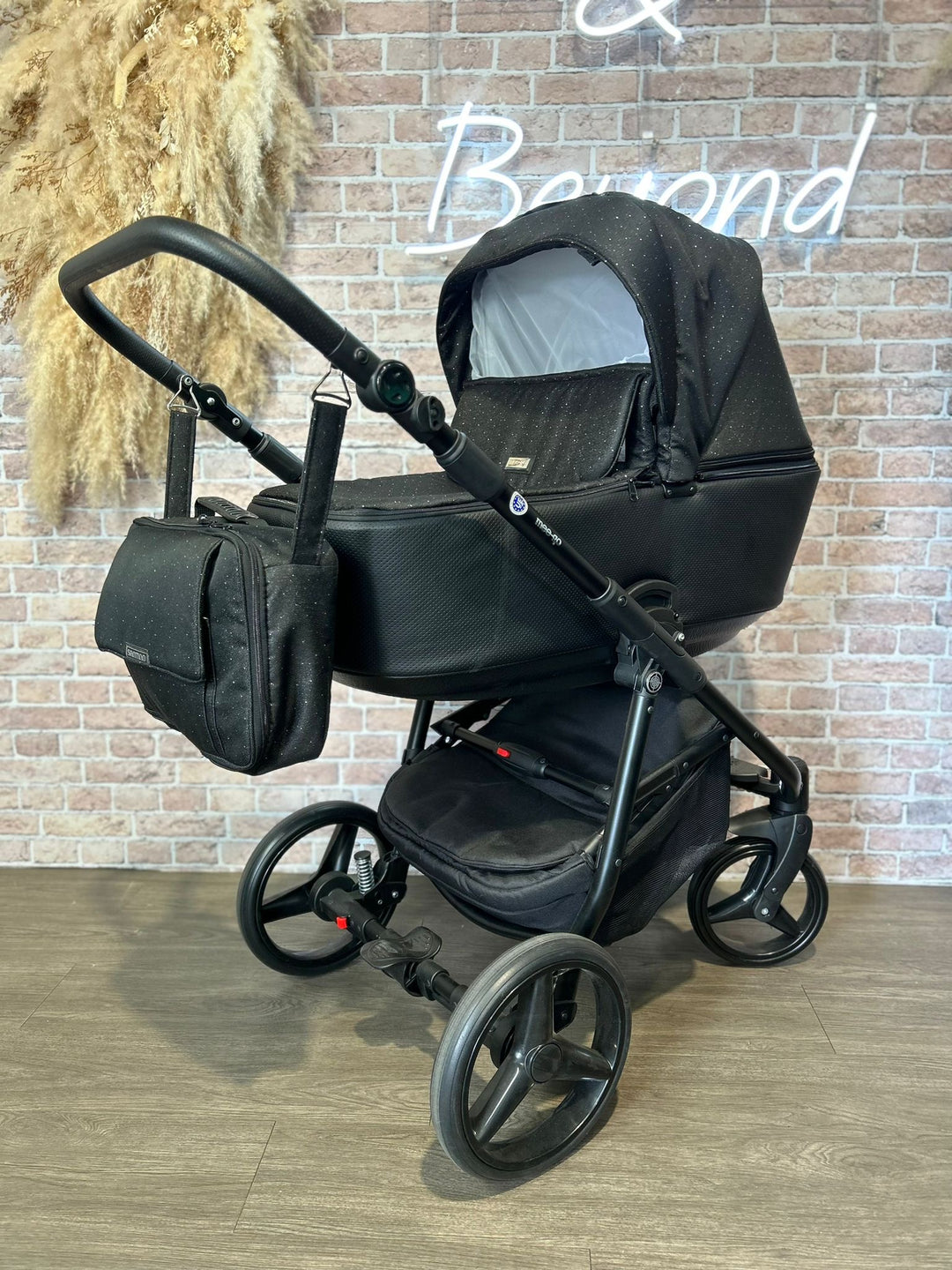 EX DISPLAY Mee-go Santino Galaxy Black 3in1 Travel System