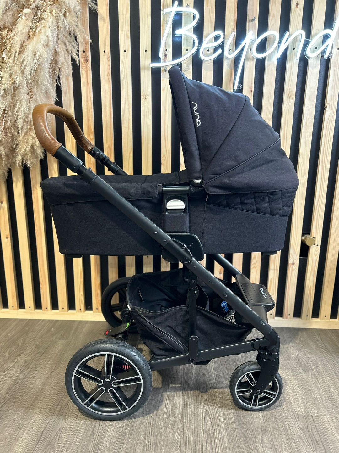 PRE LOVED Nuna Mixx Pram & Pushchair - Caviar