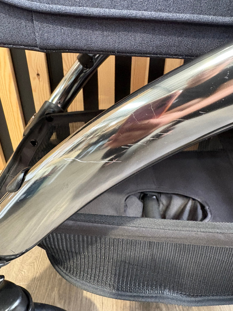 PRE LOVED egg2 Travel System - Cobalt