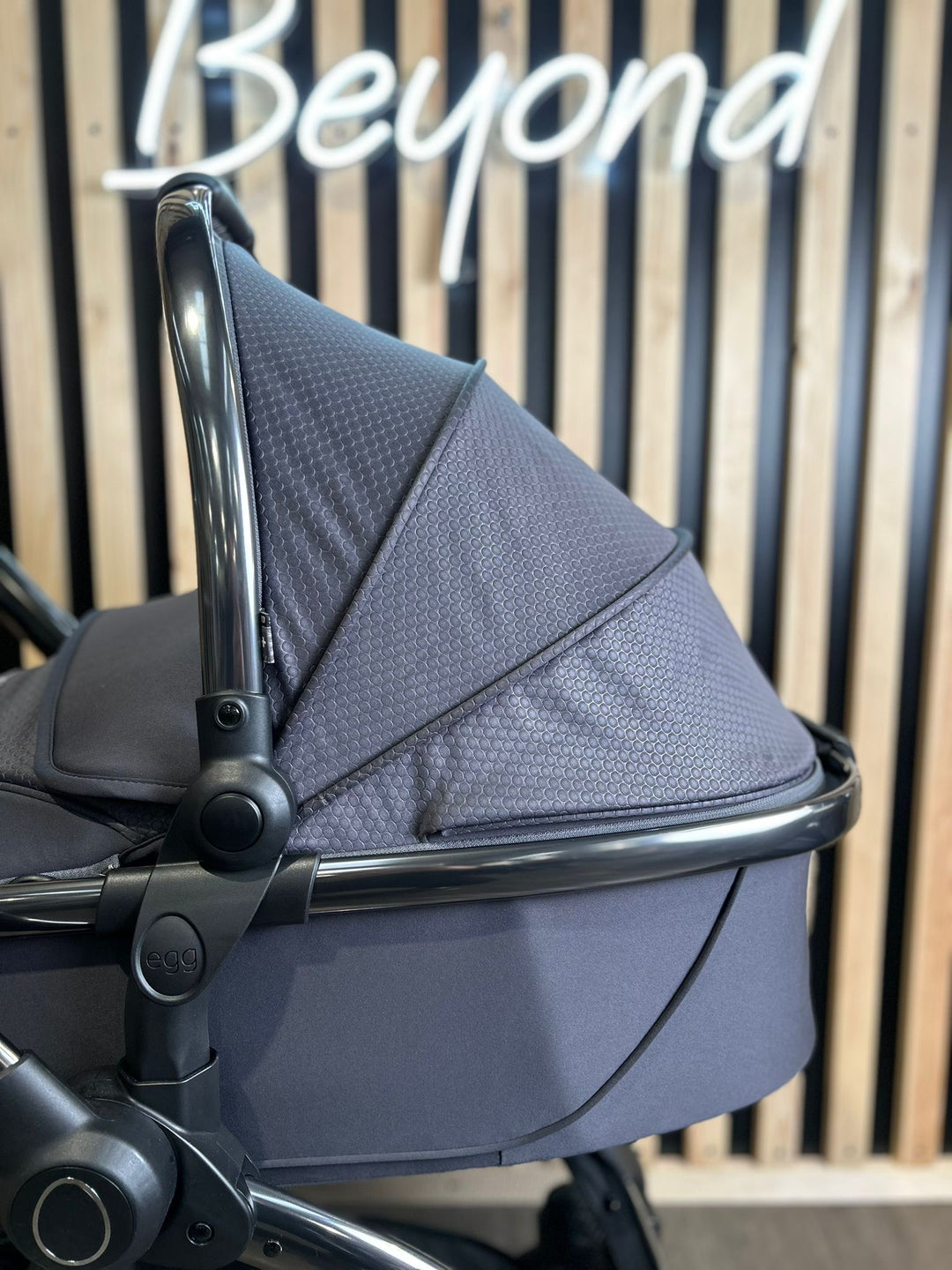 EX DISPLAY egg® 3 Stroller + Carrycot + Footmuff - Dark Grey