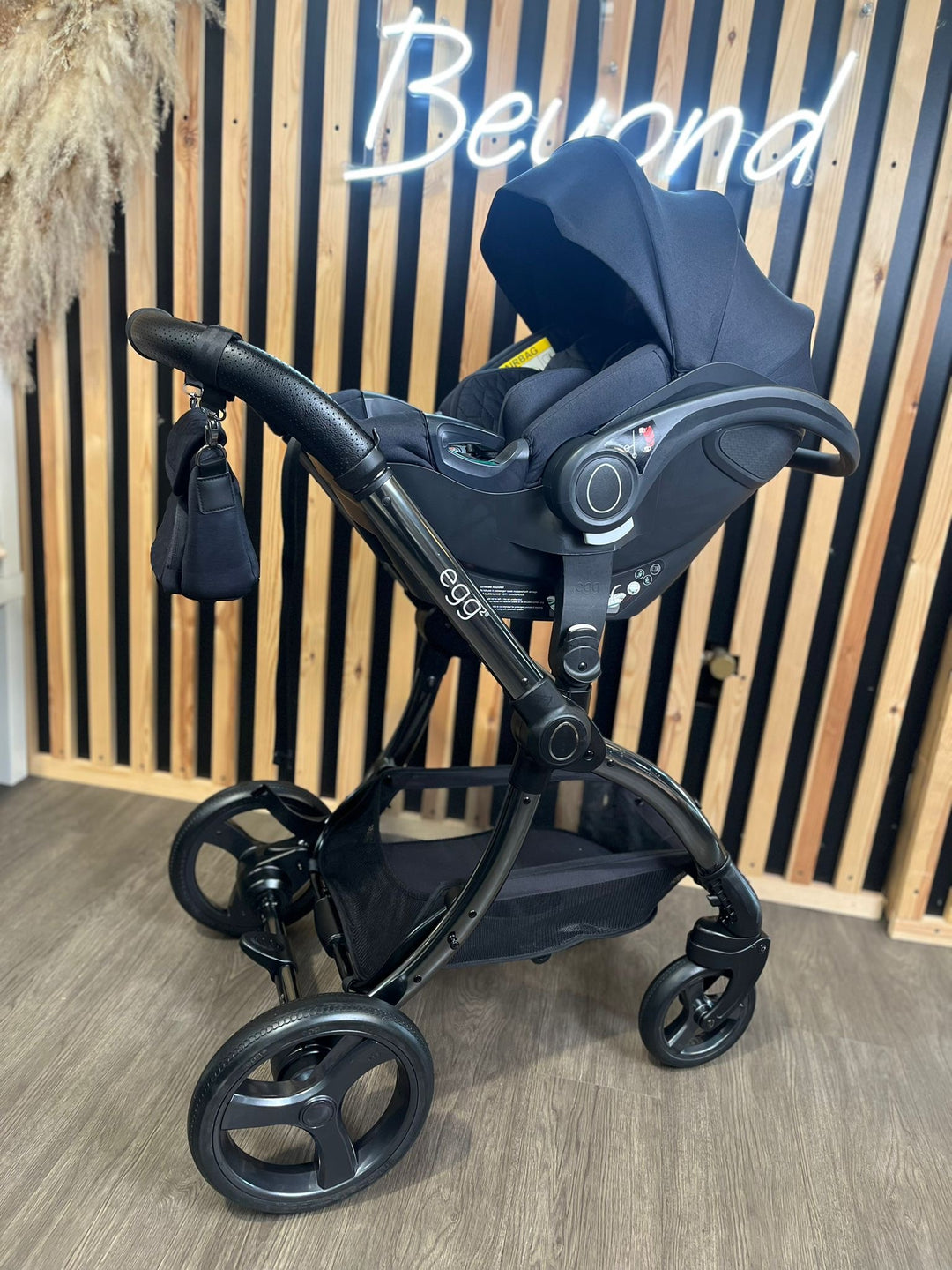 PRE LOVED egg2 Travel System - Cobalt