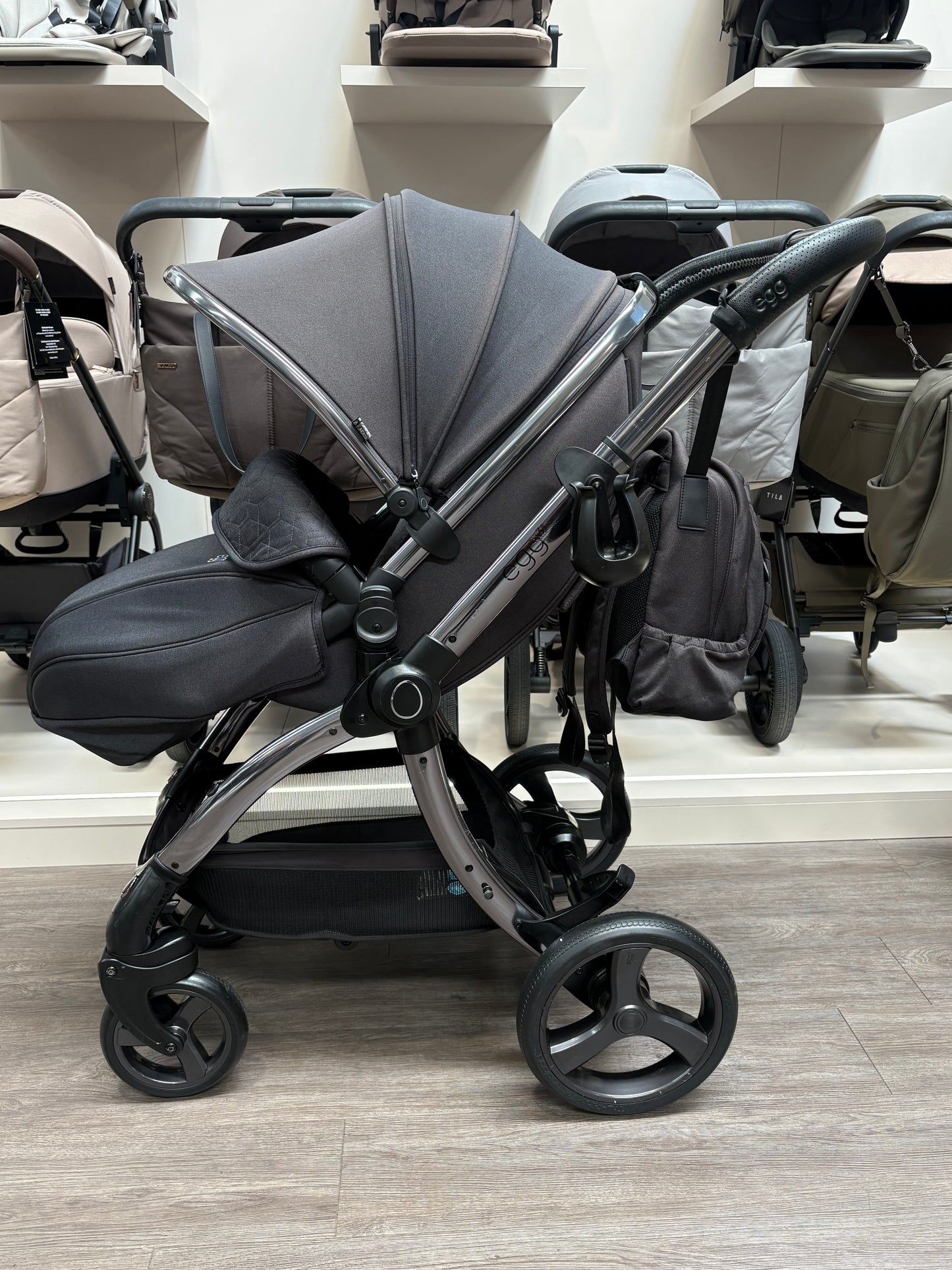 PRE LOVED egg3 Travel System - Carbonite