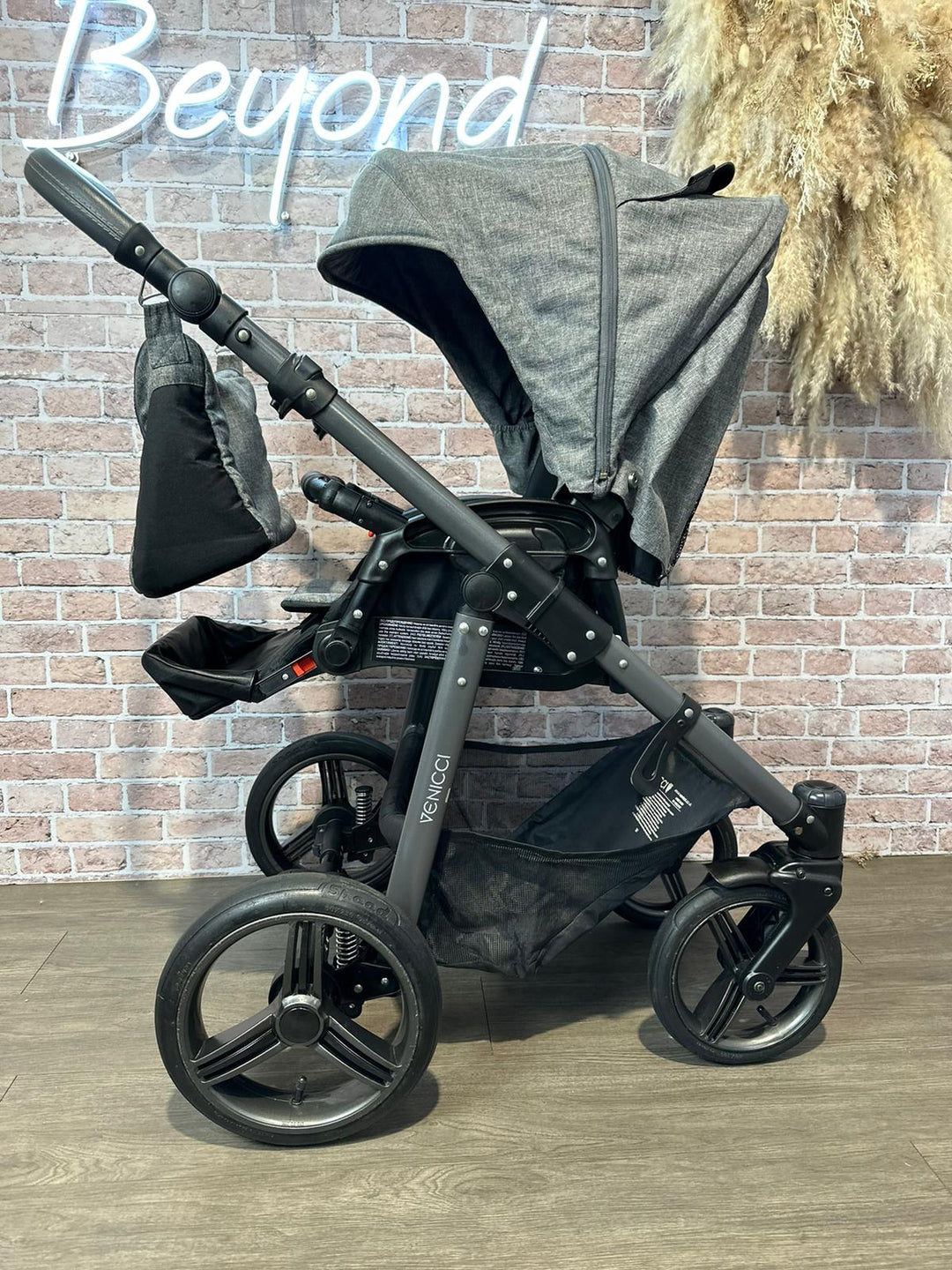 PRE LOVED Venicci Carbo 3-in-1 Travel System – Denim Grey