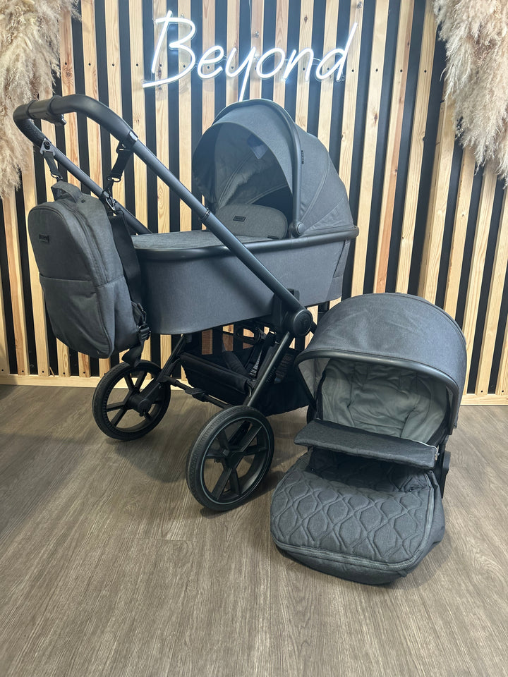 EX DISPLAY Venicci Tinum Edge 2-in-1 Travel System - Charcoal