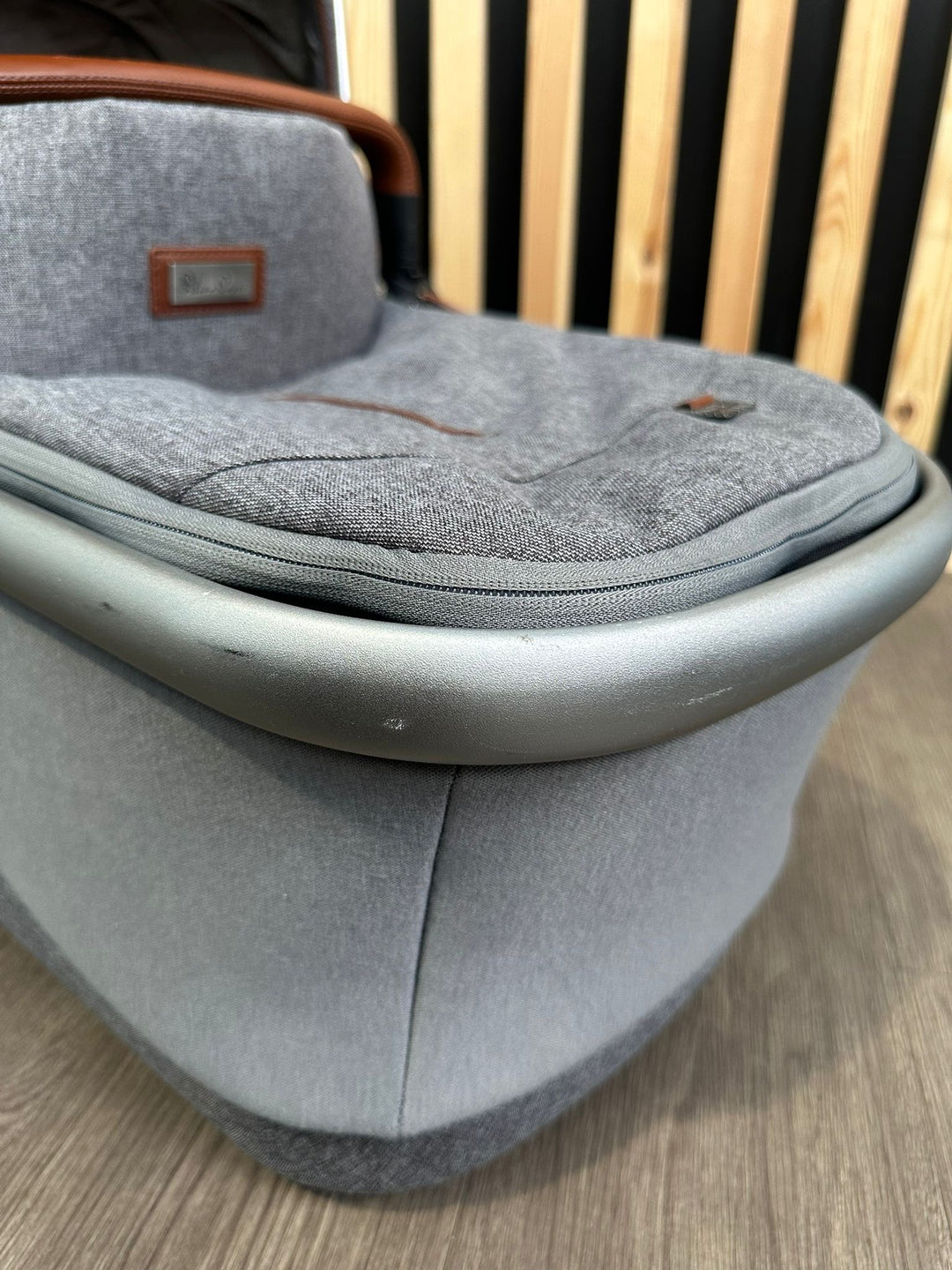 PRE LOVED Silver Cross Wave Carrycot - Zinc