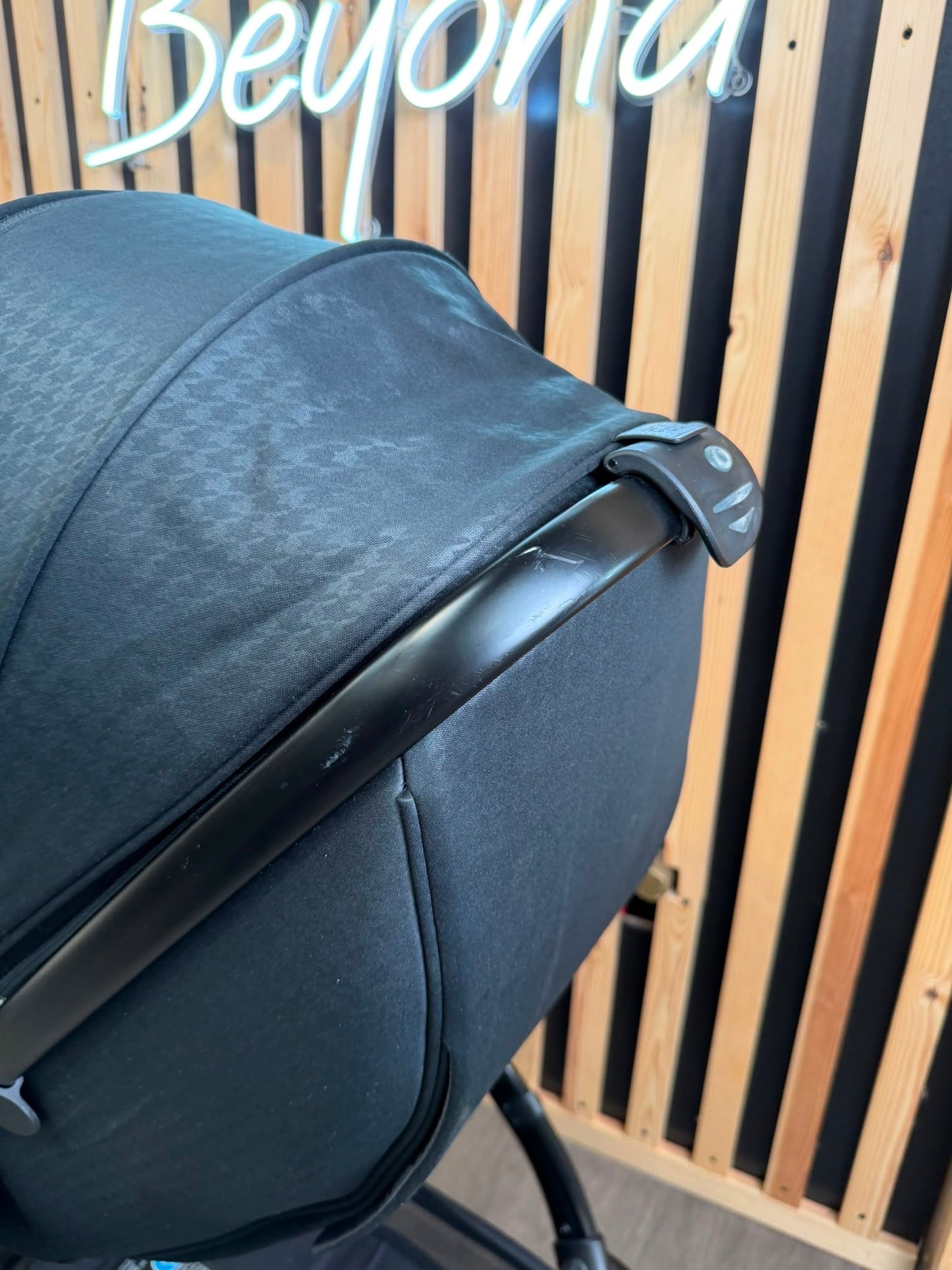 PRE LOVED egg3 Travel System - Houndstooth Black