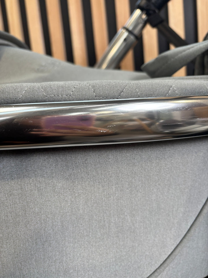 PRE LOVED egg2 Travel System - Monument Grey