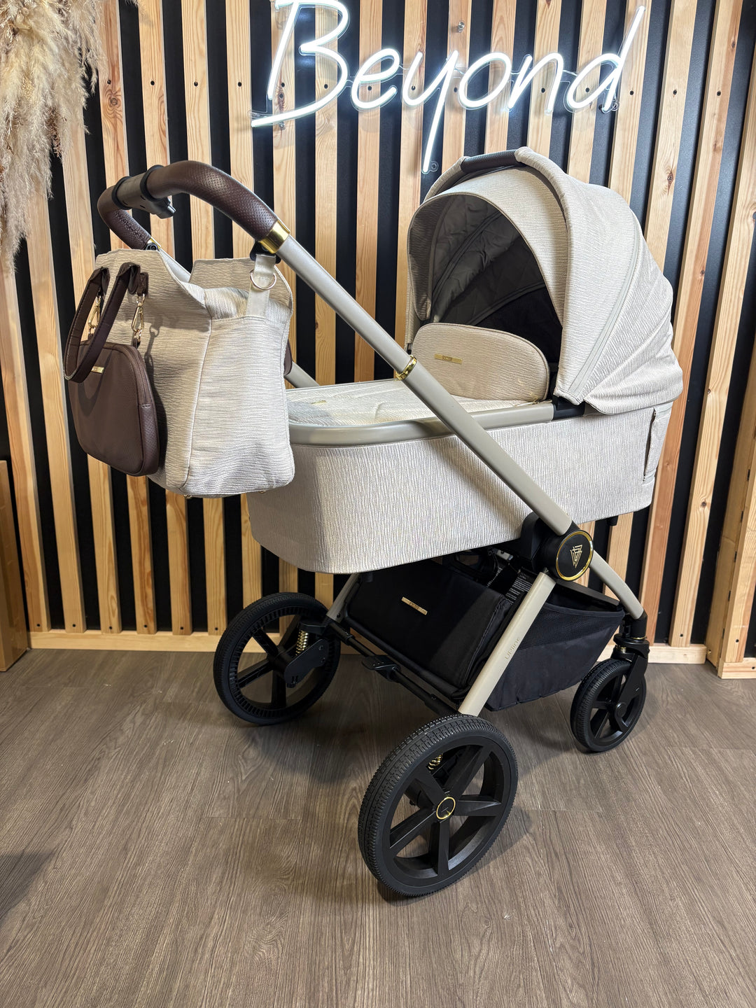 PRE LOVED Venicci Tinum Upline Travel System - Stone Beige