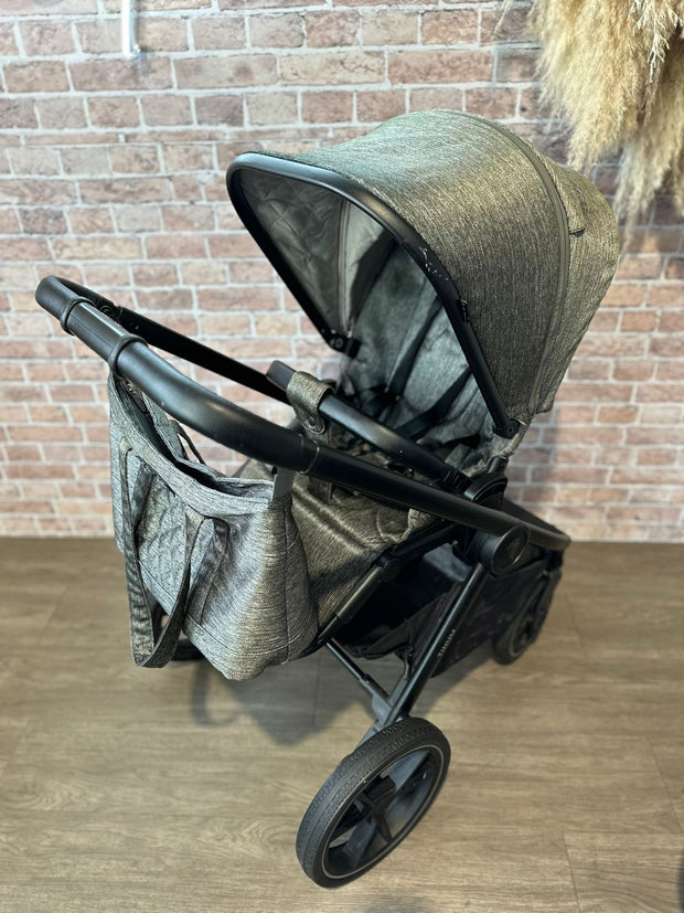 PRE LOVED Venicci Tinum 2.0 3 in 1 Travel System – Magnetic Grey