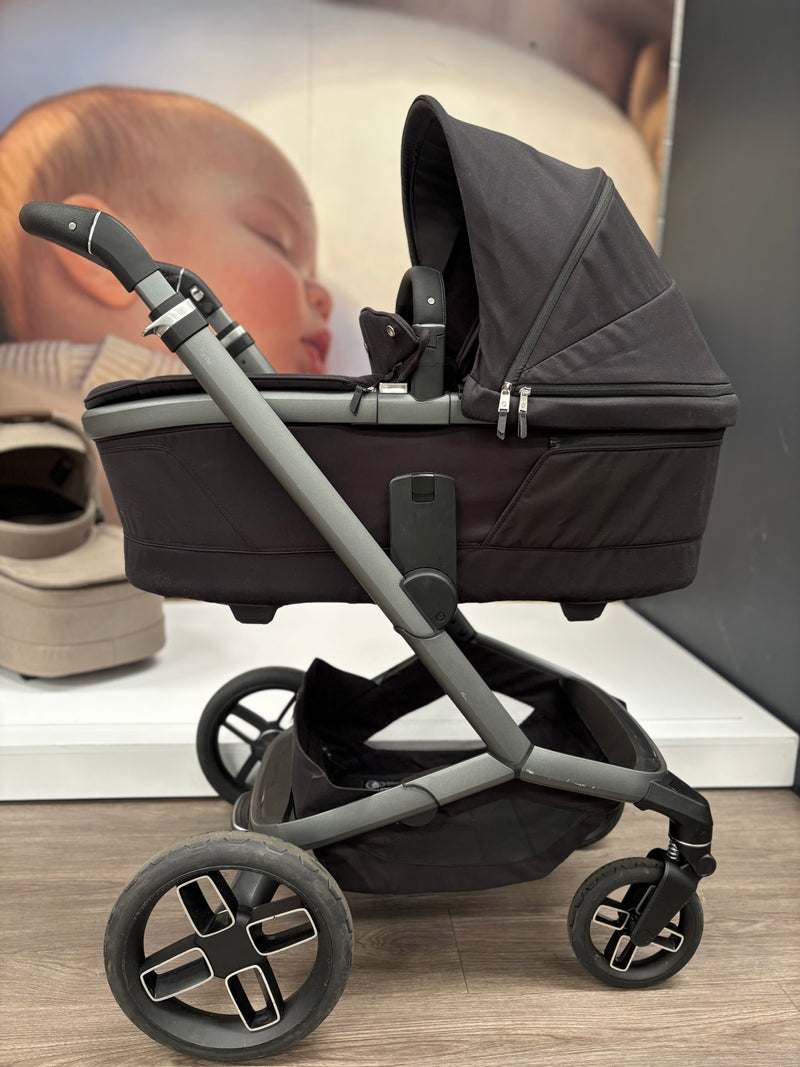 PRE LOVED Maxi-Cosi Fame Pram + Pushchair - Twillic Black