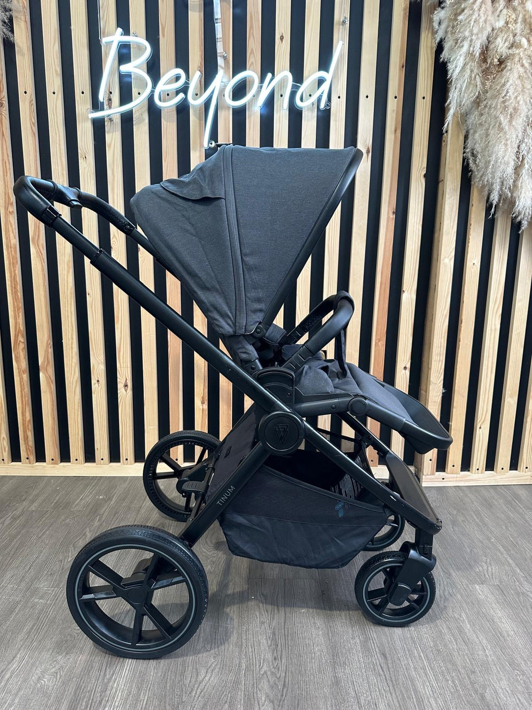 PRE LOVED Venicci Tinum Edge Travel System - Charcoal