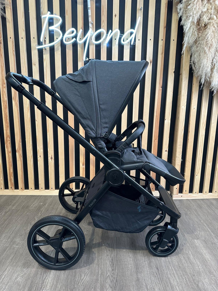 PRE LOVED Venicci Tinum Edge Travel System - Charcoal