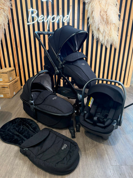 PRE LOVED egg3 Travel System - Black Edition