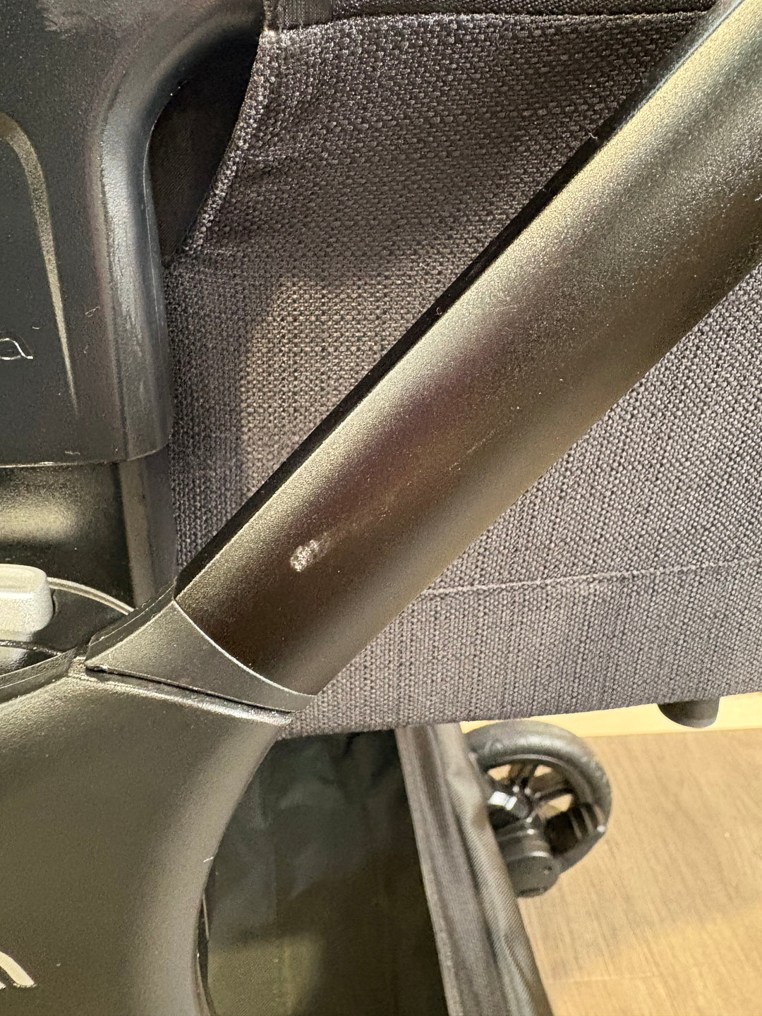 PRE LOVED Nuna Triv & LYTL Carrycot - Caviar