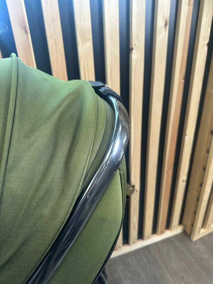 PRE LOVED egg2 Travel System - Olive