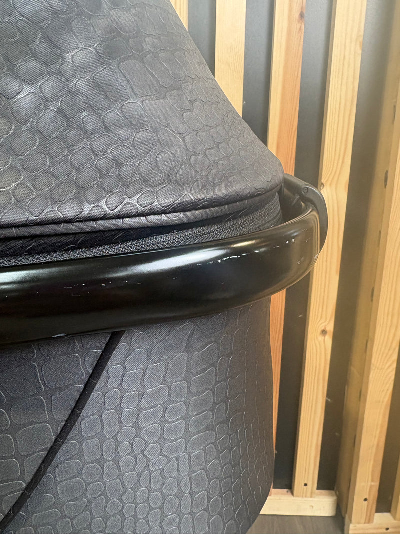 PRE LOVED egg2 Travel System - Jurassic Gold