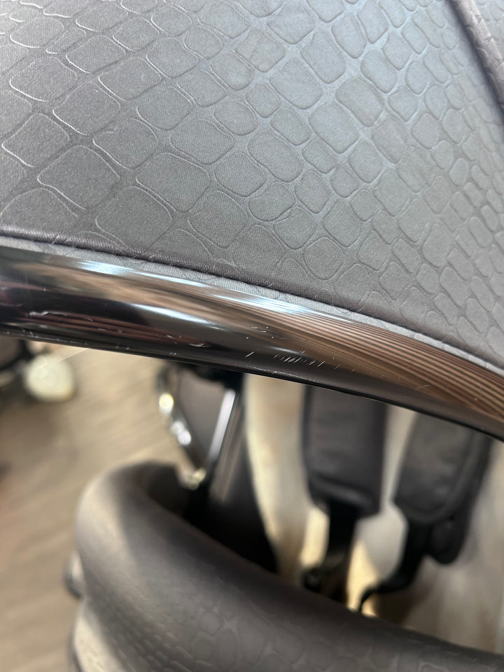 PRE LOVED egg2 Travel System - Jurassic Grey